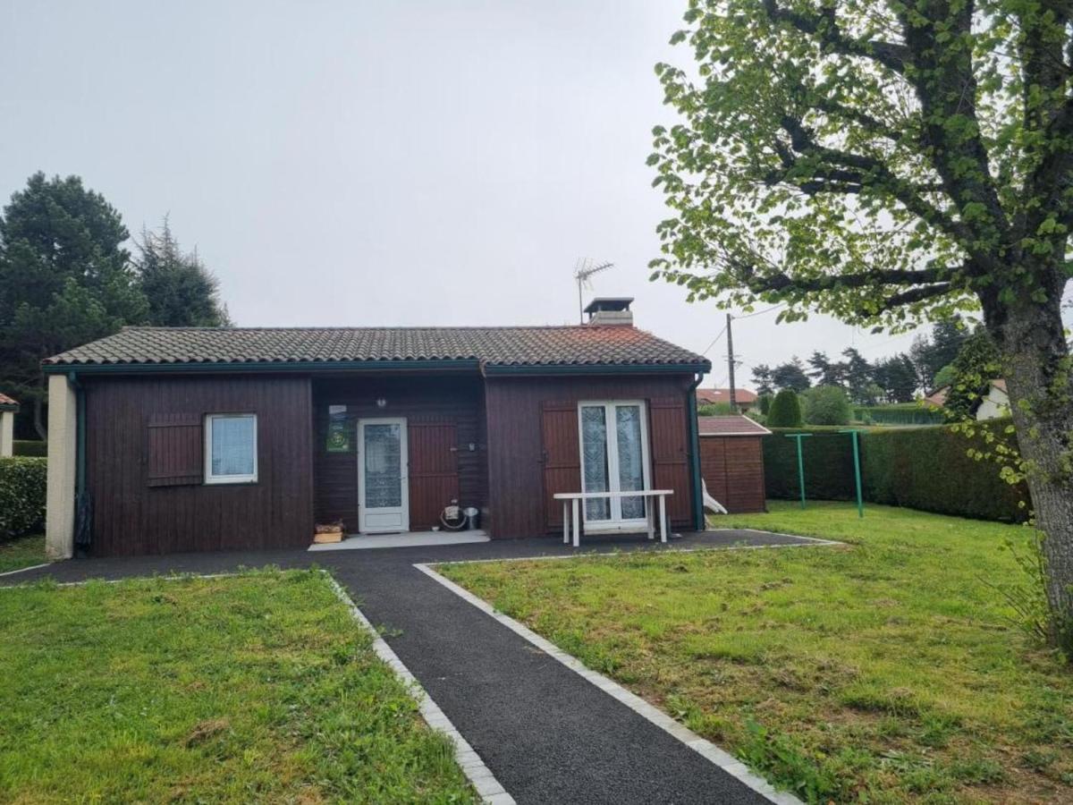 Gite Avec Cheminee, Terrasse Et Wifi - Animaux Acceptes - Fr-1-496-163 Usson-en-Forez Zewnętrze zdjęcie